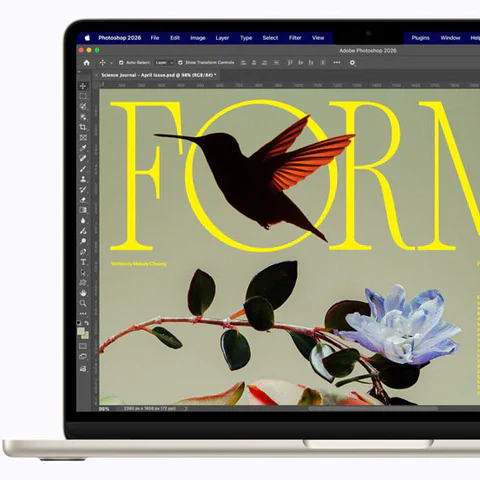 Apple MacBook Air avec M5 ouvert sur une photo produit.